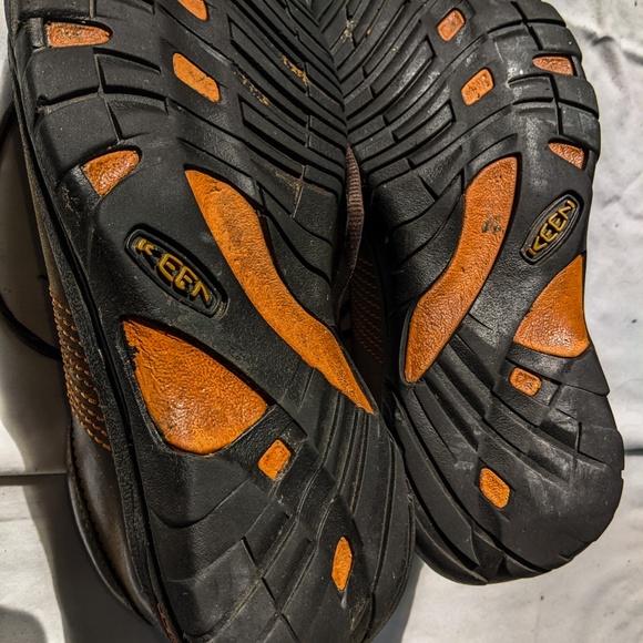 Keen men Austin size 8.5 urban shoe. Olive green w/ range stitching. - Picture 4 of 11